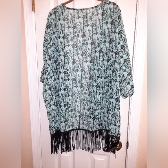 Maurice's Size 2/3 Plus Size Ikat Print Kimono Style Overlay Jacket With Fringe - Picture 7 of 8